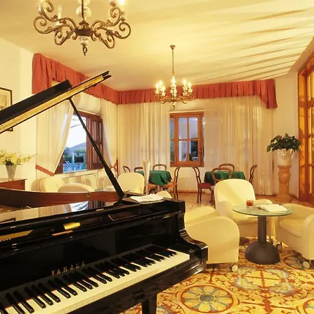 斯莫拉尔多温泉公园酒店